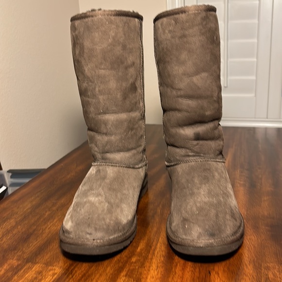 Ugg Australia classic tall shearling boots. - Picture 2 of 13